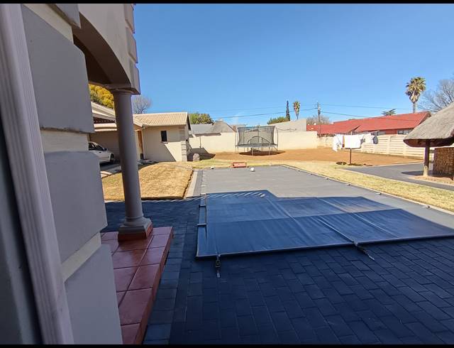 4 BEDROOM FREEHOLD FOR SALE IN BRACKENDOWNS